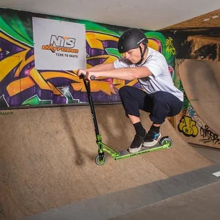 Nils Extreme HS202 PRO BLACK-GREEN HULAJNOGA DO TRIKÓW - Hulajnogi - miniaturka - grafika 3