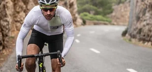 Compressport rękawki kompresyjne ARMFORCE ULTRALIGHT białe - Pozostały sprzęt i akcesoria do ćwiczeń - miniaturka - grafika 6