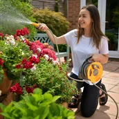 Węże ogrodowe i zraszacze - Hozelock Zwijacz z wężem Click & Go, 10 m - miniaturka - grafika 1