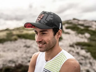 Compressport czapka TRUCKER CAP czarno-czerwona - Czapki męskie - miniaturka - grafika 3