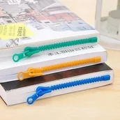 Gadżety do domu - Gift World Gift World, Suwakowa zakładka do książki, niebieska - miniaturka - grafika 1