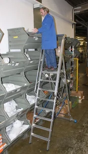 Krause 996 99675015 Drabina magazynowa Stabilo z dużym podestem wysokość robocza 4,80m) 75015-uniw - Drabiny Krause 996 99675015 Drabina magazynowa Stabilo z dużym podestem wysokość robocza 4,80m) 75015-uniw - Drabiny - miniaturka - grafika 7