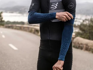 Compressport rękawki kompresyjne ARMFORCE ULTRALIGHT niebieski - Pozostały sprzęt i akcesoria do ćwiczeń - miniaturka - grafika 4