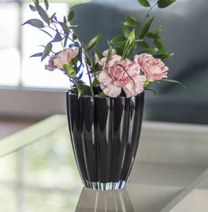 Flower Waza czarna - Wazony i flakony Flower Waza czarna - Wazony i flakony - miniaturka - grafika 1