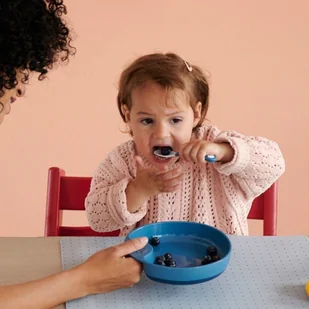 Mepal Łyżeczki treningowe dziecięce 2 szt. Mio Mepal - deep turquoise 108031012400 - Sztućce dla dzieci - miniaturka - grafika 4