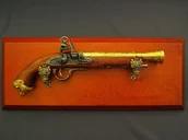 Repliki - broń - Denix SA REPLIKA WŁOSKI PISTOLET z XVIIIw NA TABLO MODEL 1031L+TM+23 1031L+TM+23 - miniaturka - grafika 1