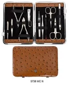 Zestawy do manicure i pedicure - Tradition 3 swords Zestaw do paznokci w brązowym etui 5738 MC N D13D-7670E - miniaturka - grafika 1