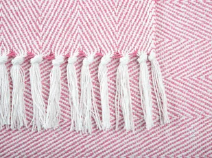 Beliani Koc różowy 130 x 160 cm TANGIER - Poduszki ogrodowe - miniaturka - grafika 3