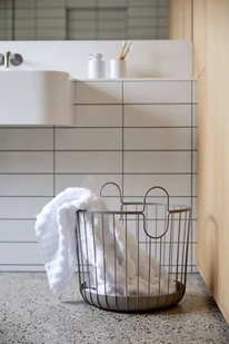 ZONE Denmark ZONE Denmark INU Metalowy Kosz do Przechowywania 30 cm Jasnoszary Soft Grey 10569 - Pudła i pojemniki do przechowywania - miniaturka - grafika 4