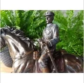 Figurki dekoracyjne - Veronese JÓZEF PIŁSUDSKI NA KASZTANCE (CU02637A4) - miniaturka - grafika 1