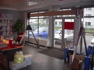 999 99968046 Suwnica bramowa aluminiowa z kołami + specjalne zblocze i wciągnik ręczny udźwig suwnicy/wciągnika 1000/1000 kg szerokość 4,23m wysokość 3,885m wys dla pracy wciągarki 2,23-3,50 m) 68046-uniw - Wciągarki - miniaturka - grafika 6