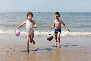 Quut Małe wiaderko wielofunkcyjne Mini Ballo Sweet Pink + Yellow Stone - Zabawki do piasku - miniaturka - grafika 7