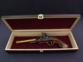 Repliki - broń - Denix SA REPLIKA LEWORĘCZNY PISTOLET SKAŁKOWY W PUDEŁKU MODEL 1296L+P01 1296L+P01 - miniaturka - grafika 1