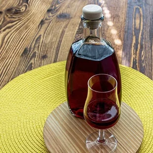 Browin Ozdobna butelka na nalewkę 500 ml BROWIN "Bankietowa" 631520 - Domowy wyrób alkoholu - miniaturka - grafika 3